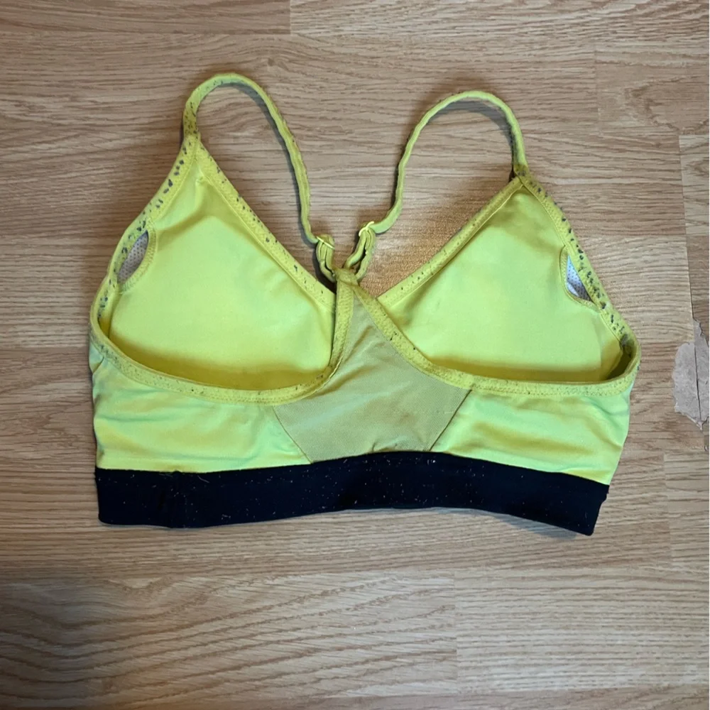 Nike sports bra - Picture 2 of 3